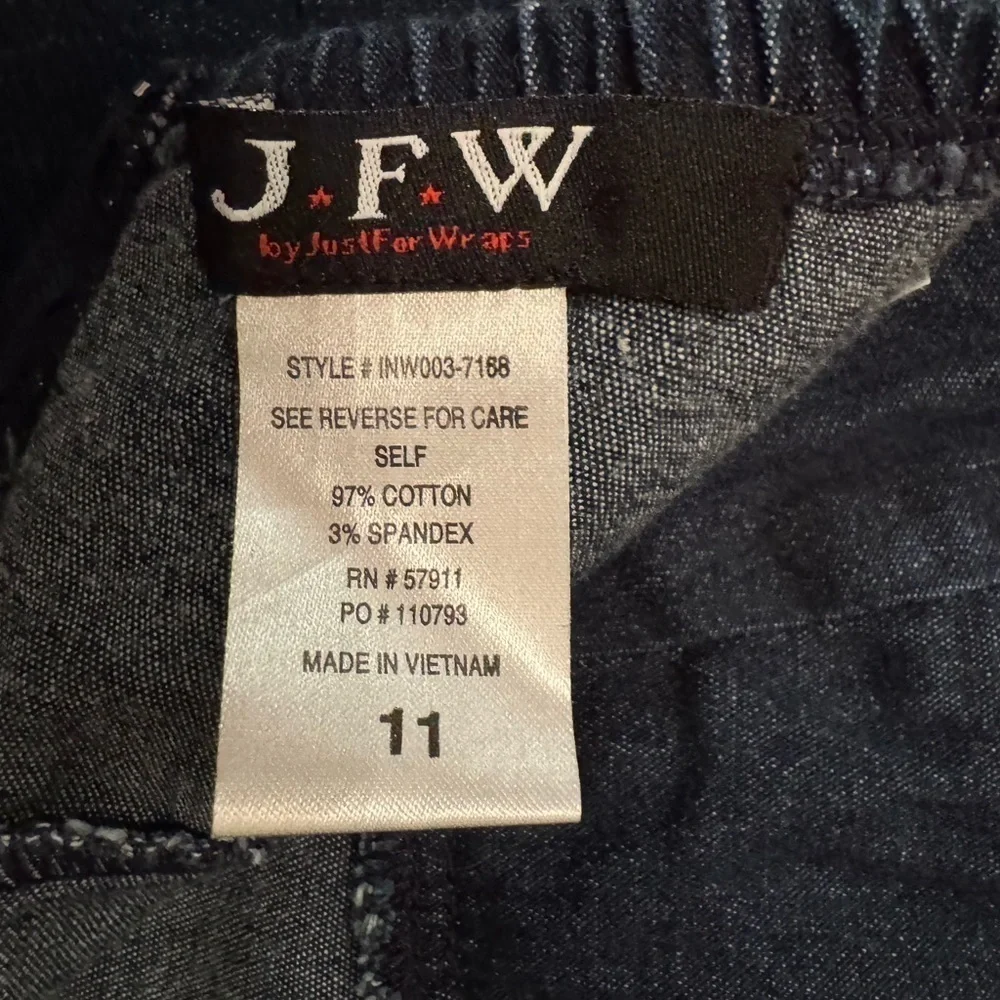 JFW Denim dress dark wash size 11 looks new excellent condition soft to touch - Picture 6 of 6